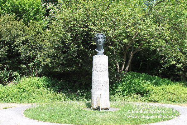 Bayreuth - Cosima-Wagner-Bueste Festspielpark